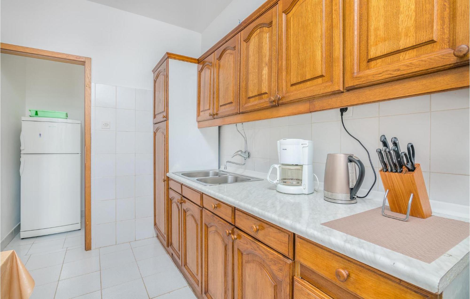 Stunning Apartment In Malinska With Kitchen Екстериор снимка