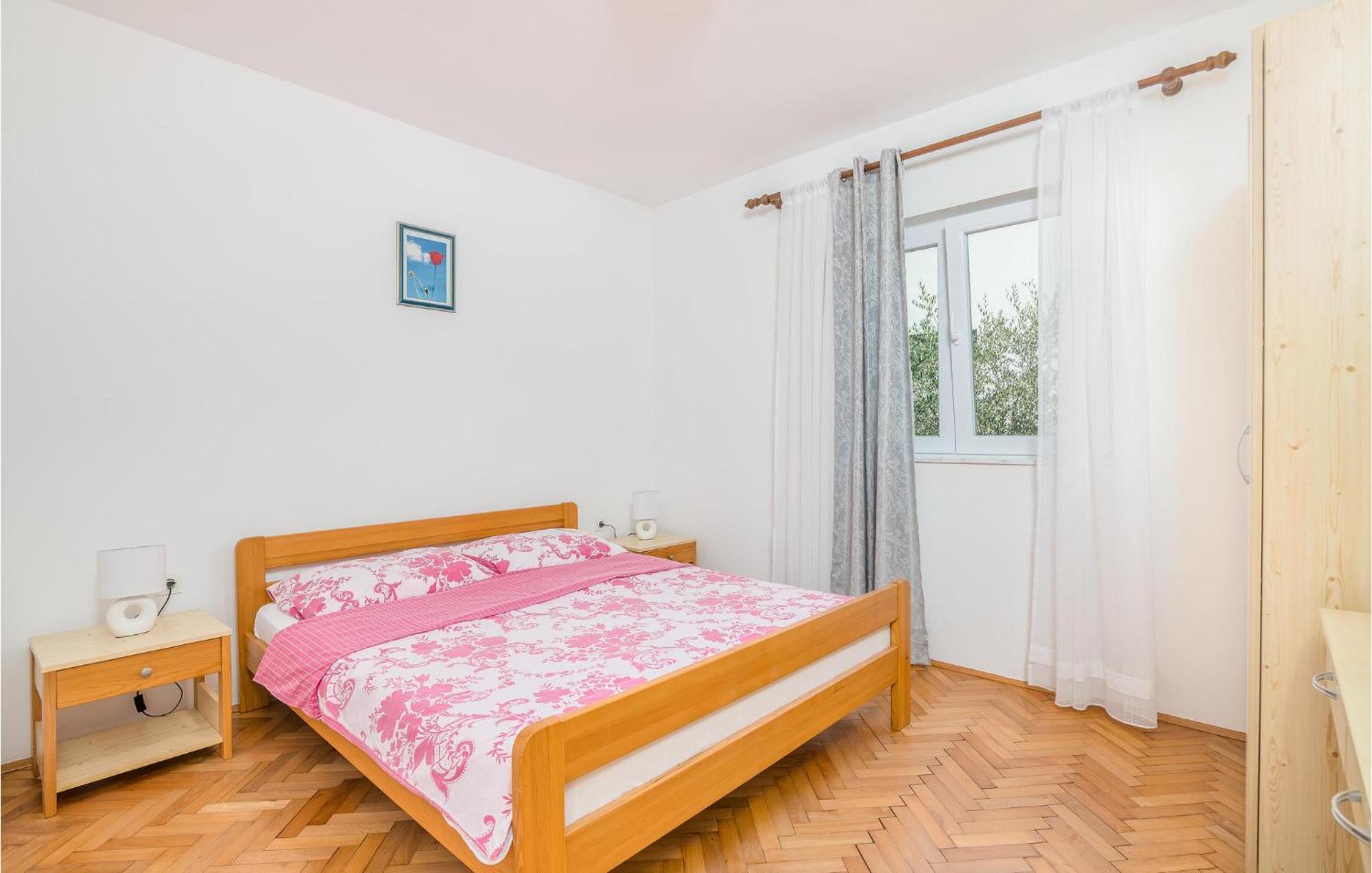 Stunning Apartment In Malinska With Kitchen Екстериор снимка