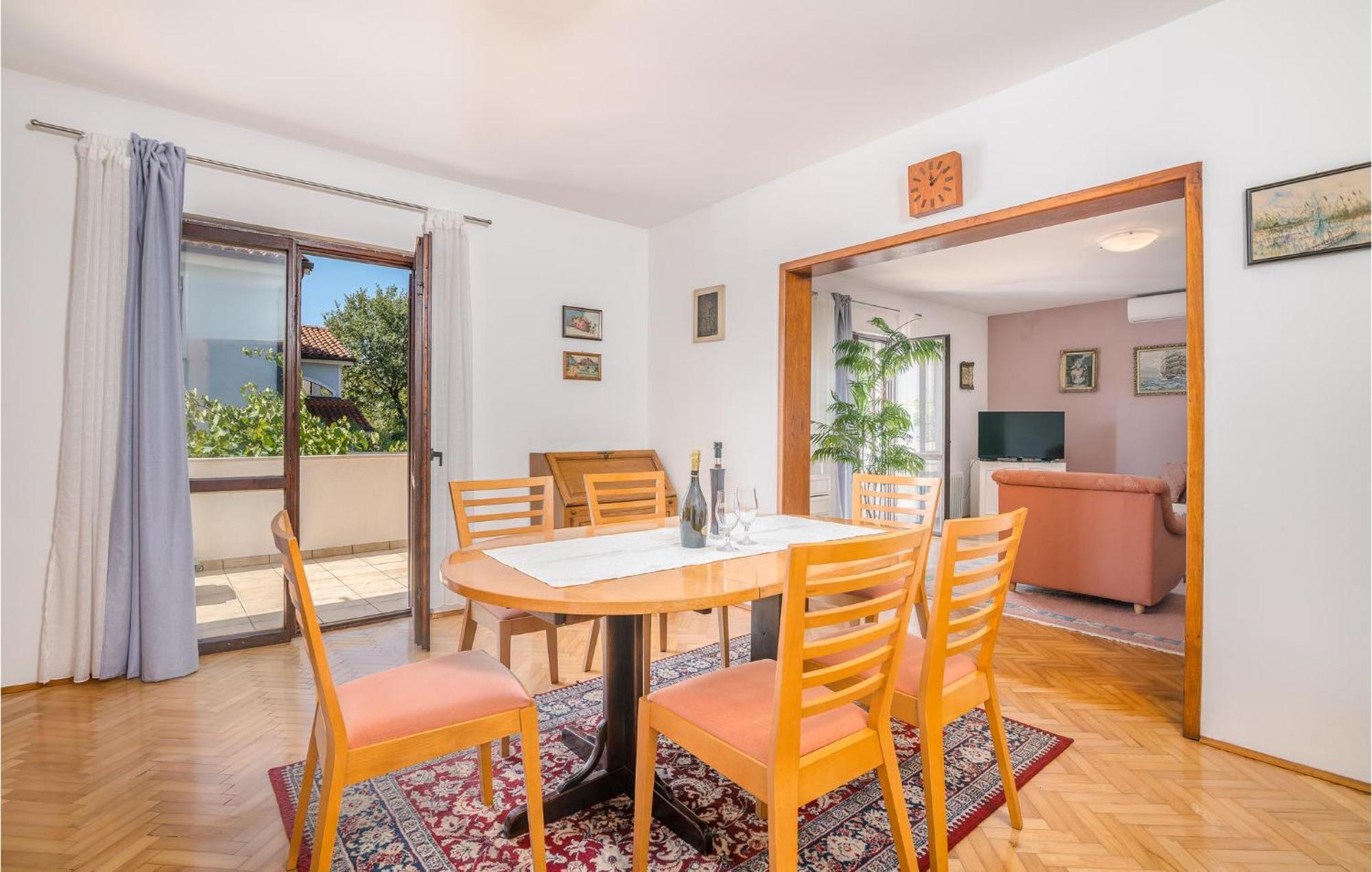 Stunning Apartment In Malinska With Kitchen Екстериор снимка